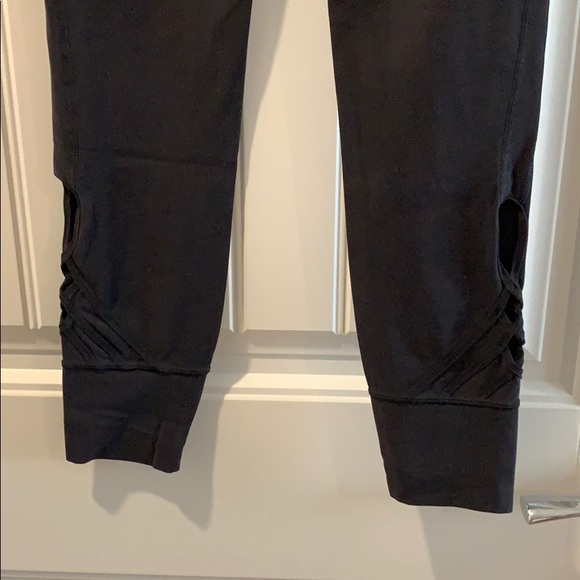 🟢 Lululemon Melodic Movement 7/8 Tight Nulu Black 4 - Picture 3 of 6